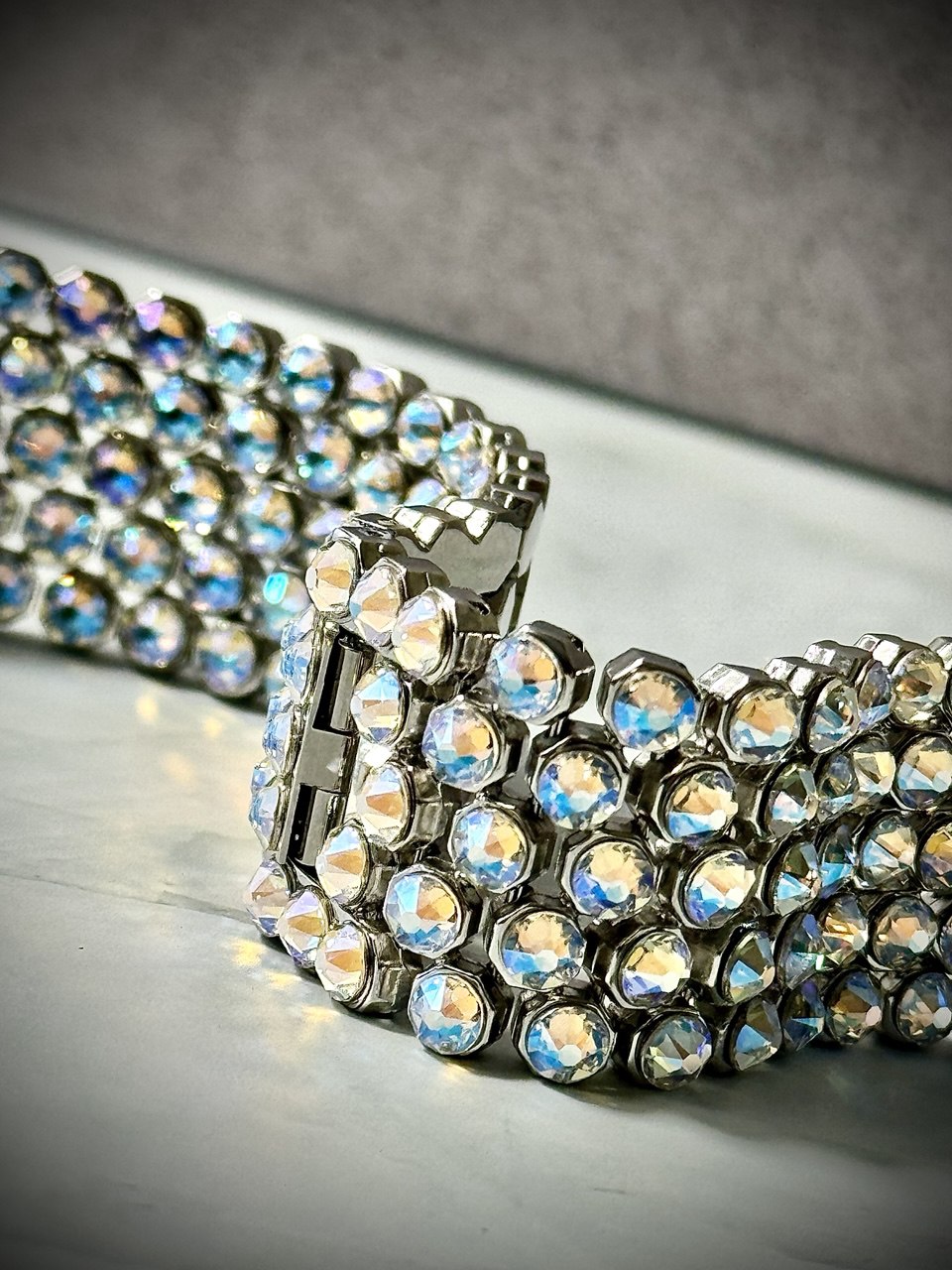 Luxury Apple Watch ⌚️ Band With Swarovski Crystals 💎 for woman who loves to sparkle✨